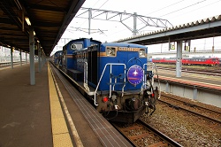 牽引DD51型ディーゼル機関車