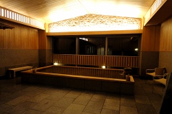 1階の檜風呂