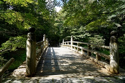 古峯園への橋