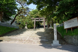 函館八幡宮参道階段と第二鳥居