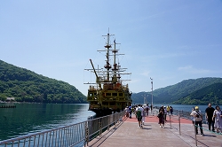 桃源台港の海賊船クイーン芦ノ湖