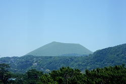 灯台展望台から見えた大室山