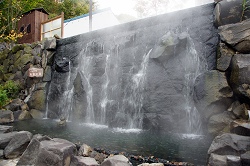 定山源泉公園の「美泉の滝」