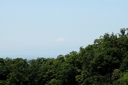かすかに見える富士山