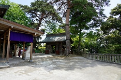 本丸跡に建つ唐澤山神社