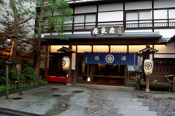 宿泊場所の奈良屋