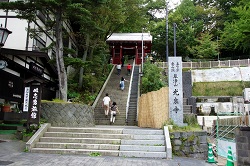 草津山光泉寺への石段
