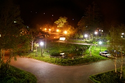 夜の前庭