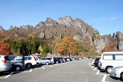 中之嶽神社駐車場からの金洞山