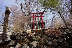 仁田山岳の鳴神山神社