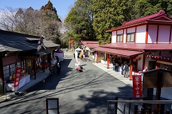 左が茨城社務所、右が栃木社務所