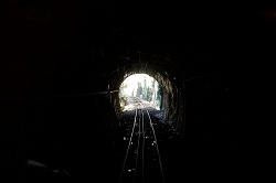 中間地点のトンネル