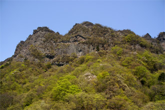 大砲岩から見た金洞山