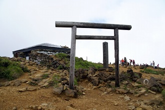山頂の蔵王山神社