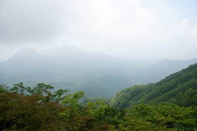 山頂から見た榛名神社方面