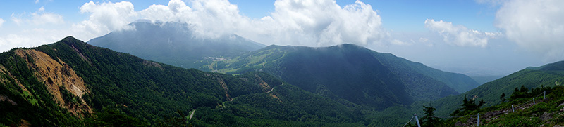 山頂から東方面（浅間山方面）をパノラマ撮影