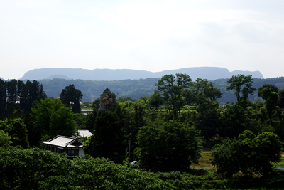 道の駅近くから見た三峰山全景