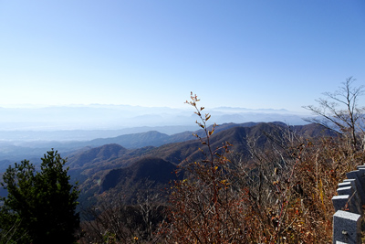 山頂から見える妙義山・八ヶ岳方面