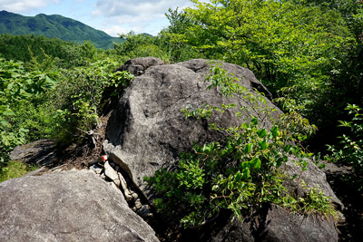 鏡台山南峰の岩