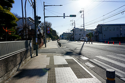 駐車場から織姫神社へ向かう歩道